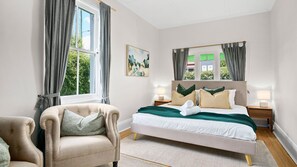 3 bedrooms, iron/ironing board, free WiFi, bed sheets