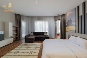 5 bedrooms, WiFi, bed sheets