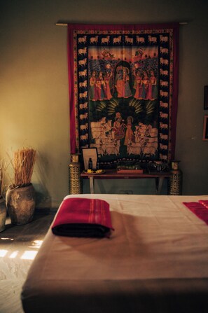 Hot stone massages, deep-tissue massages, Swedish massages - Anopura Jaipur (Jamwa Ramgarh)