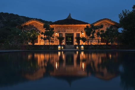 Luxury Villa | Premium bedding, down comforters, memory foam beds, minibar