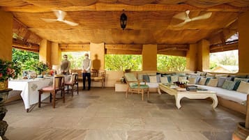 Villa Luxe | Coin séjour | Livres