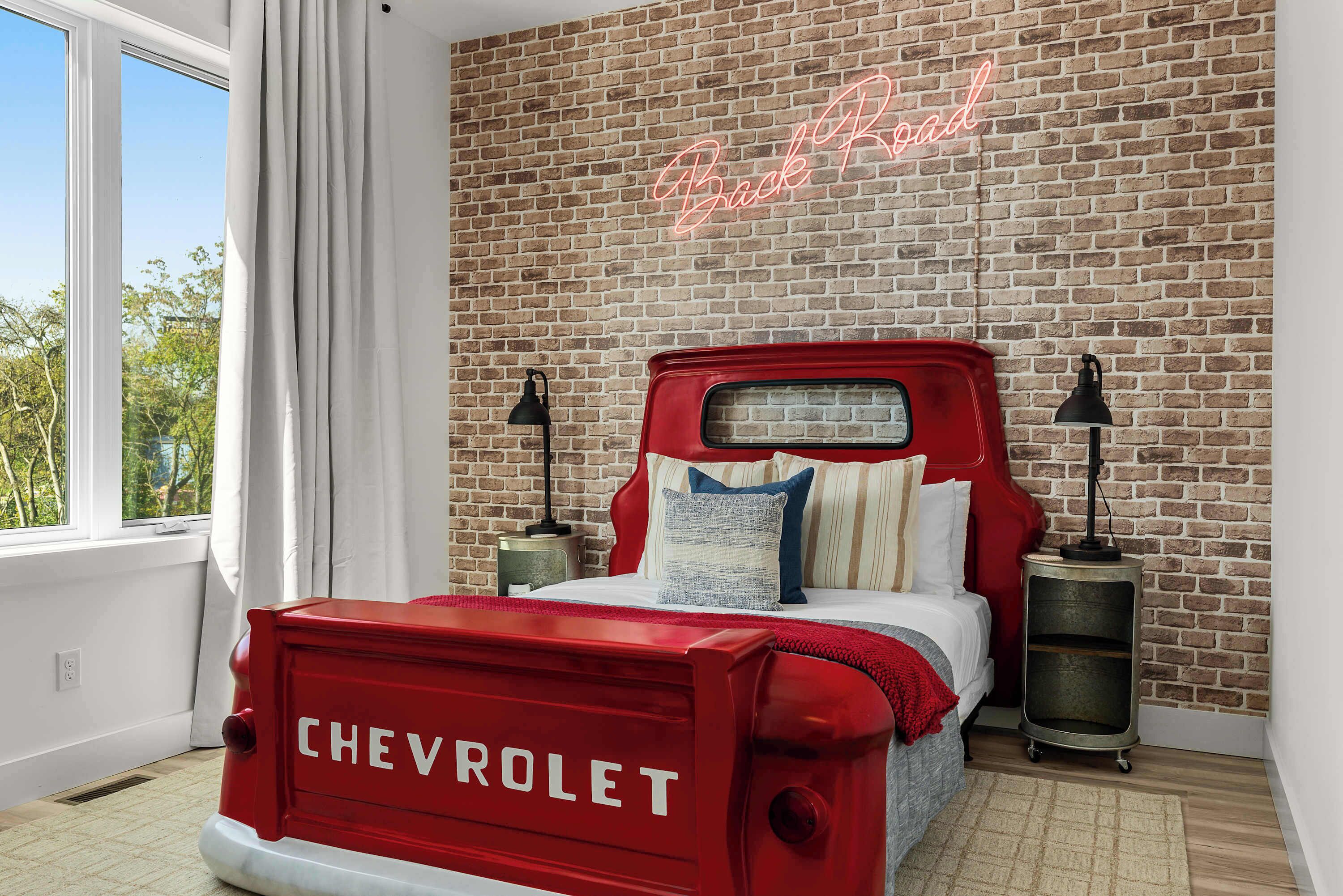 4 slaapkamers, een bureau, een strijkplank/strijkijzer, wifi