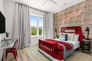 4 bedrooms, desk, iron/ironing board, WiFi - Rooftop + Hot Tub + Game Room (Nashville)