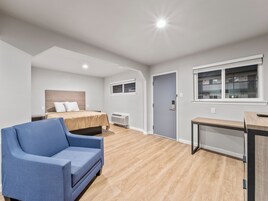 Premium Studio | Desk, laptop workspace, free WiFi, bed sheets