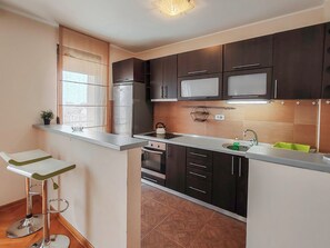 Cafeteira/chaleira, geladeira, fogão, cooktop