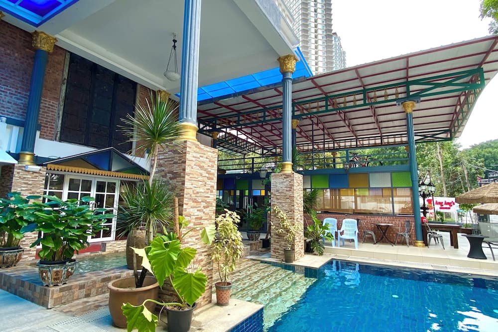 Bayu Bayu Hotel by Soft Loft