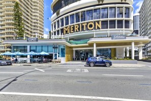 Exterior - 72F Beachfront SkyHome 3BR OceanView+Pool+Parking (Surfers Paradise)