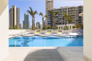 Indoor pool - 72F Beachfront SkyHome 3BR OceanView+Pool+Parking (Surfers Paradise)