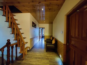 Lobby - Foressta - a Luxury Boutique Villa (Manali)
