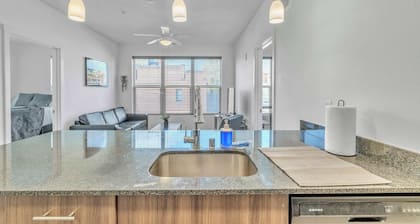 Big Flat + 2 min to UM + 95 Walkscore