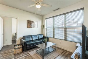 TV, offices - Big Flat + 2 min to UM + 95 Walkscore (Missoula)