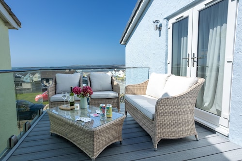 Swn y Bae : Family-Friendly 4‑Bed Home with Sea Views in Rhosneigr | Managed by Anglesey Holiday Let