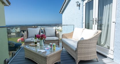Swn y Bae : Family-Friendly 4‑Bed Home with Sea Views in Rhosneigr | Managed by Anglesey Holiday Let