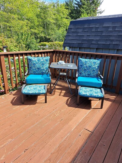 2 bedroom with private hot tub, I studio with private hot tub separate units.