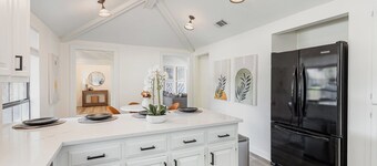 Charming 3BR home with Pool, Hot Tub and King Bed in Allen