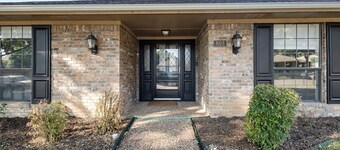 Charming 3BR home with Pool, Hot Tub and King Bed in Allen