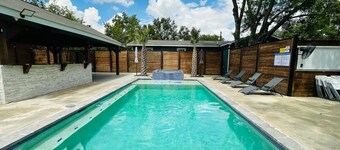 La Quinta 210 house with game room, pool WiFi and AC in lovely San Antonio