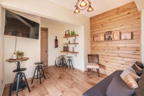 Televisión y oficina 