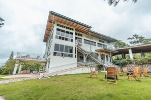 Exterior - Stunning villa w/pool & mountain view in Jarabacoa (Jarabacoa)