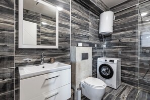Dusche, Haartrockner, Handtücher, Seife