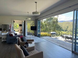 Living area - Bird's Nest Luxury Villa (Kangaroo Valley)