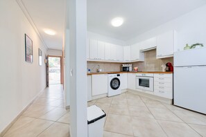 Fridge, microwave, oven, coffee/tea maker