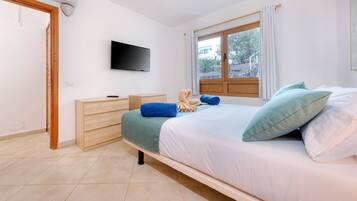 熨斗/熨衣板、旅行婴儿床、免费 WiFi、床单