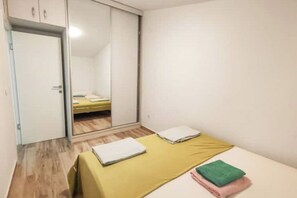 3 bedrooms, iron/ironing board, free WiFi, bed sheets