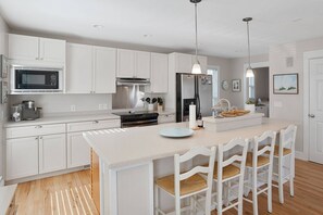 Fridge, microwave, dishwasher, coffee/tea maker