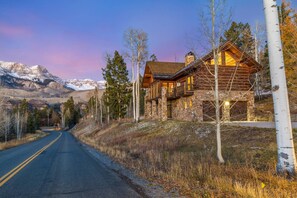 Exterior - Modern Mountain Lodge! Unobstructed Views, Close to Ski Resort and Hiking (Mountain Village)