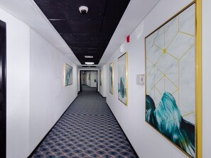 Interior - Spacious 1 Bed Room in a Lush Community by Metro, 10 mins to Marina (Dubai)