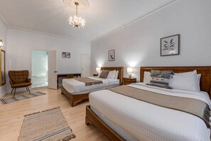 2 bedrooms, iron/ironing board, WiFi, bed sheets - Double Room #9 (Québec)
