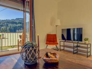 TV - Spacious house with garden near a ski resort (Kötschach-Mauthen)