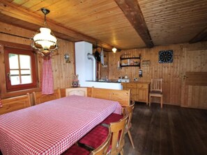 Dining - Authentic Austrian chalet in the mountains (Obervellach)