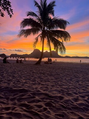 Beach nearby, white sand - Lakwa Motel (El Nido)