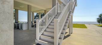 Walk to Beach: Oceanfront Home w/ Outdoor Kitchen