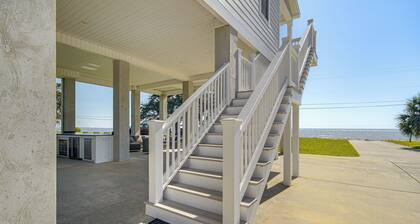 Walk to Beach: Oceanfront Home w/ Outdoor Kitchen