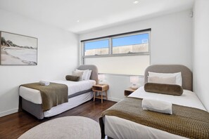 3 bedrooms, desk, iron/ironing board, travel crib