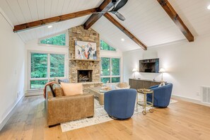 TV, fireplace, books - Sapphire Home w/ Fireplace Near Skiing & Hiking! (Sapphire)