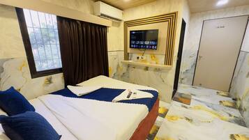 Individually decorated, individually furnished, desk, free WiFi