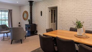 Family House | Makan dalam bilik