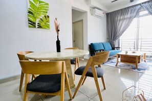 Room - KULAI IOI Mall D'Putra Near JPO Senai Airport (Kulai)