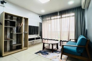 Room - KULAI IOI Mall D'Putra Near JPO Senai Airport (Kulai)