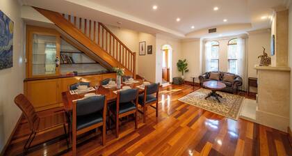 Cozy Home with fireplace 5mins to beach