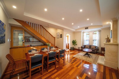 Cozy Home with fireplace 5mins to beach