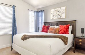 4 habitaciones, tabla de planchar con plancha, wifi y ropa de cama 