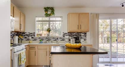 Spacious 4-bedroom house in brilliant Carson City with WiFi, AC.