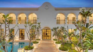 4 عدّة غرف نوم