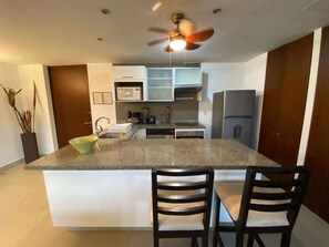 冰箱、微波炉、炉灶、洗碗机