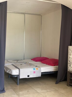 1 bedroom, WiFi, bed sheets